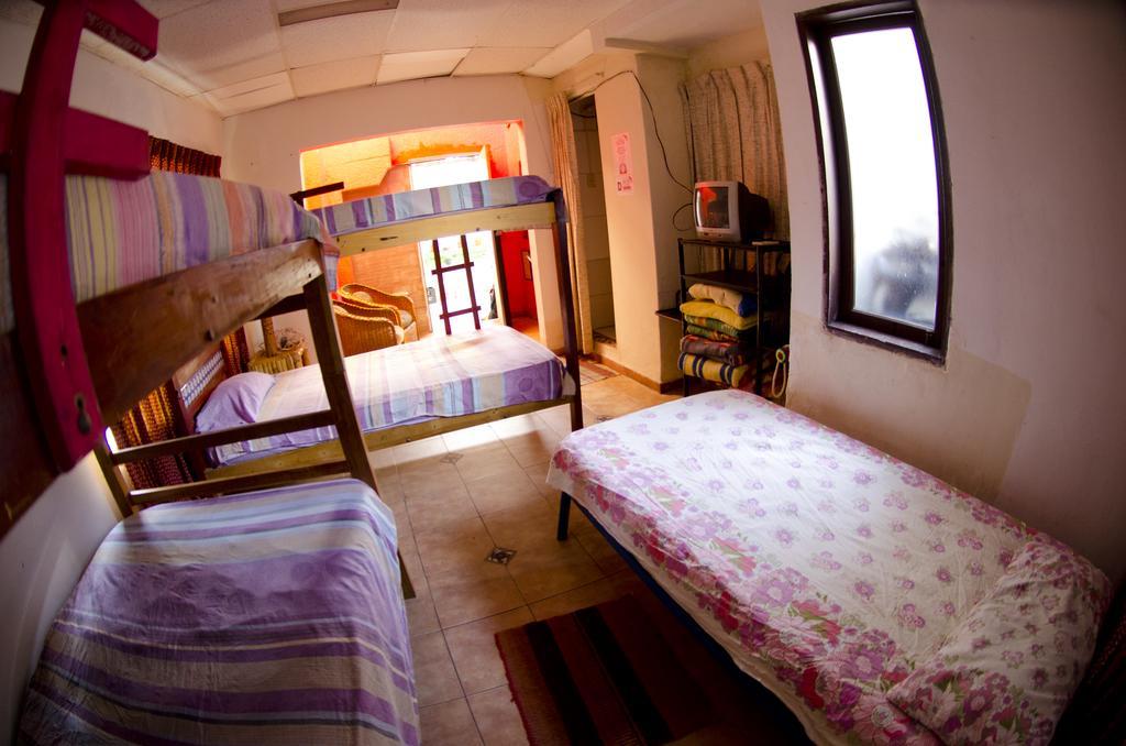 Hostal Los Aventureros Santa Cruz de La Sierra Room photo